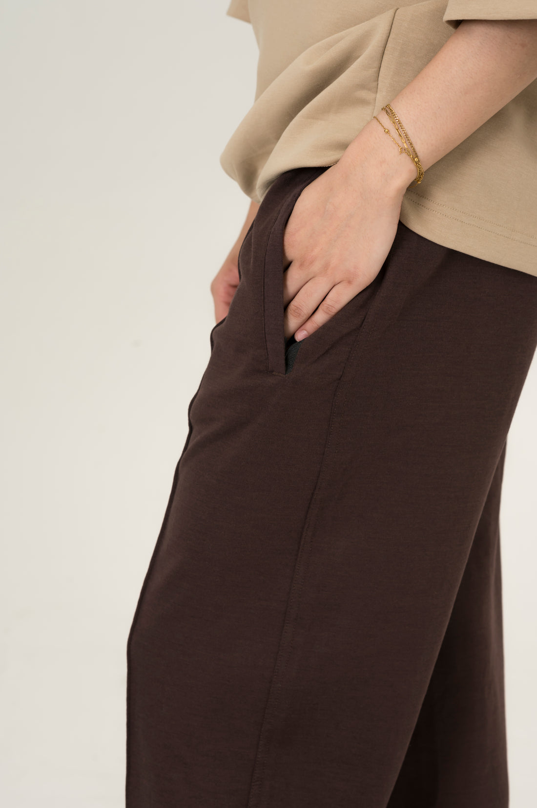 Cloud Chocolate pleated trouser