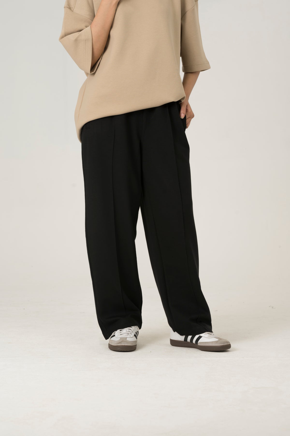 Cloud Black pleated trouser